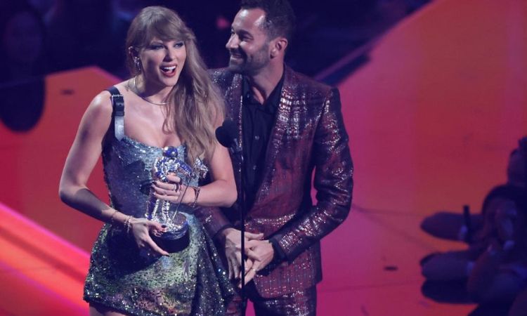 Taylor nói về bạn trai khi nhận giải VMAs