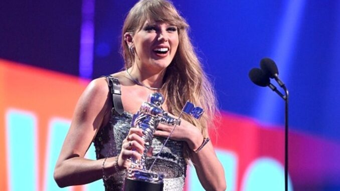 Taylor Swift lập kỷ lục giành được nhiều cúp VMAs nhất 

