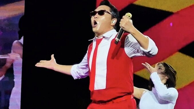 Psy trình diễn hit 'Gangnam Style' cùng hàng chục nghìn fan Việt 

