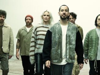 Album mới của Linkin Park 'thống trị' các bảng xếp hạng